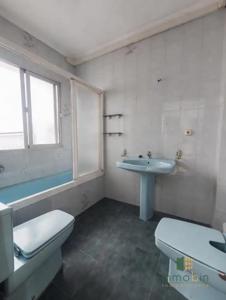Baño de Planta baja en venta en Don Benito con Aire acondicionado, Terraza y Trastero