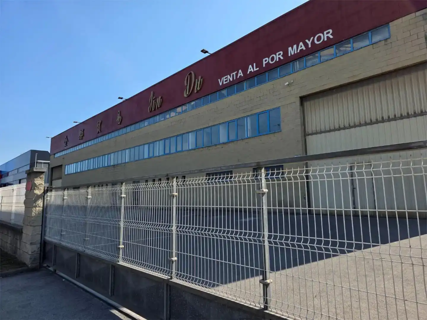 Außenansicht von Fabrikhallen zur Miete in Llanera