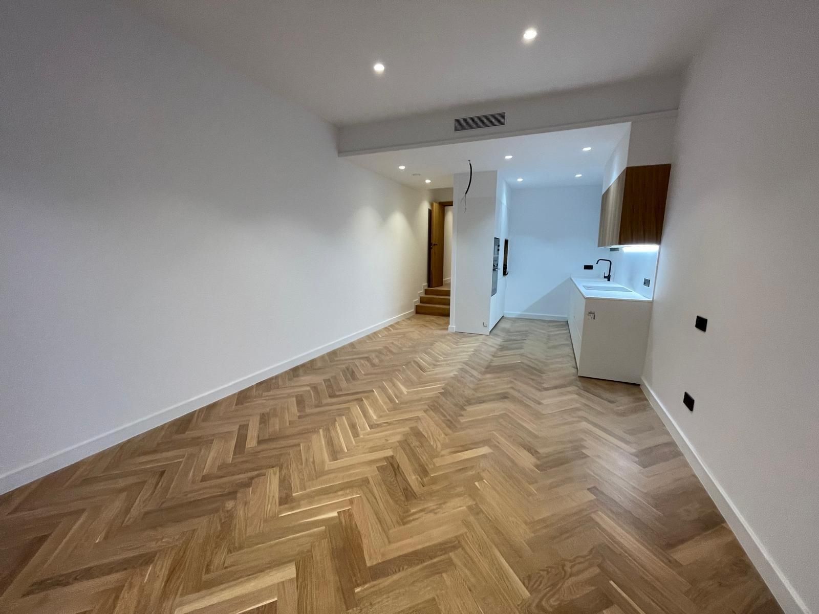 Pis de lloguer a Carrer Carrer de l'Escola Pia, Centre