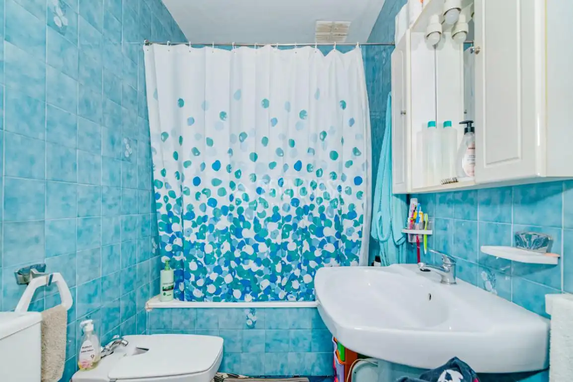 Baño de Piso en venta en Loja con Aire acondicionado, Amueblado y Balcón