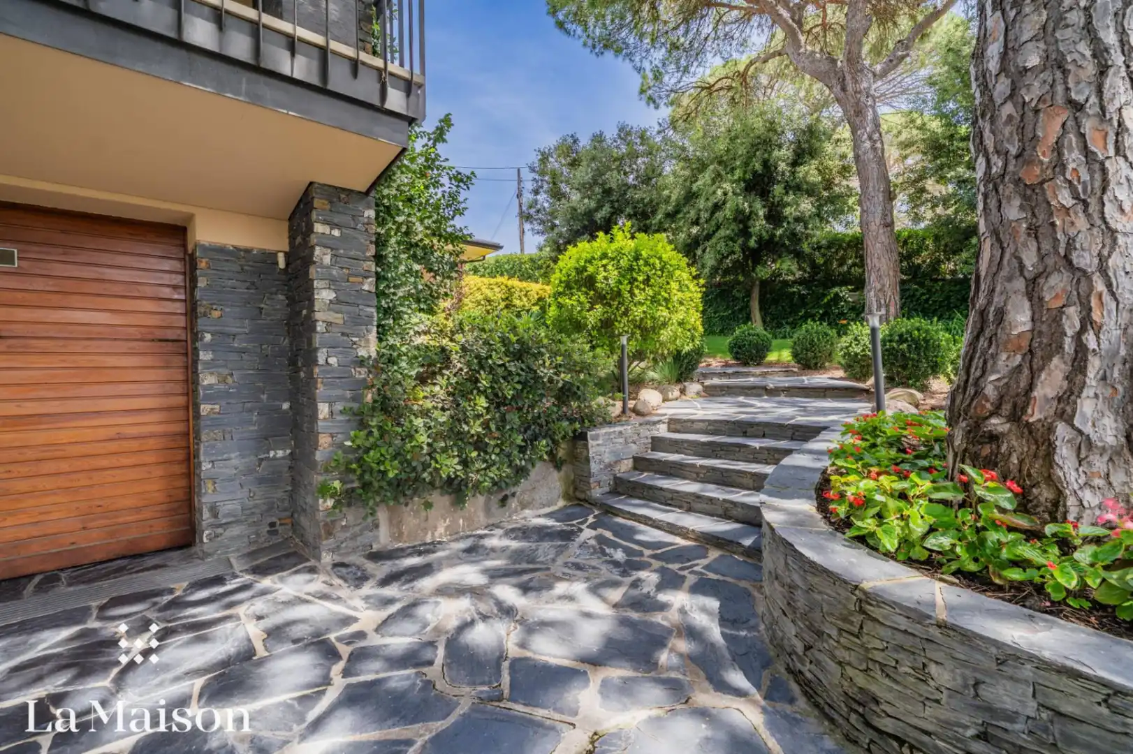 Vista exterior de Casa o xalet en venda en La Roca del Vallès amb Calefacció, Jardí privat i Traster