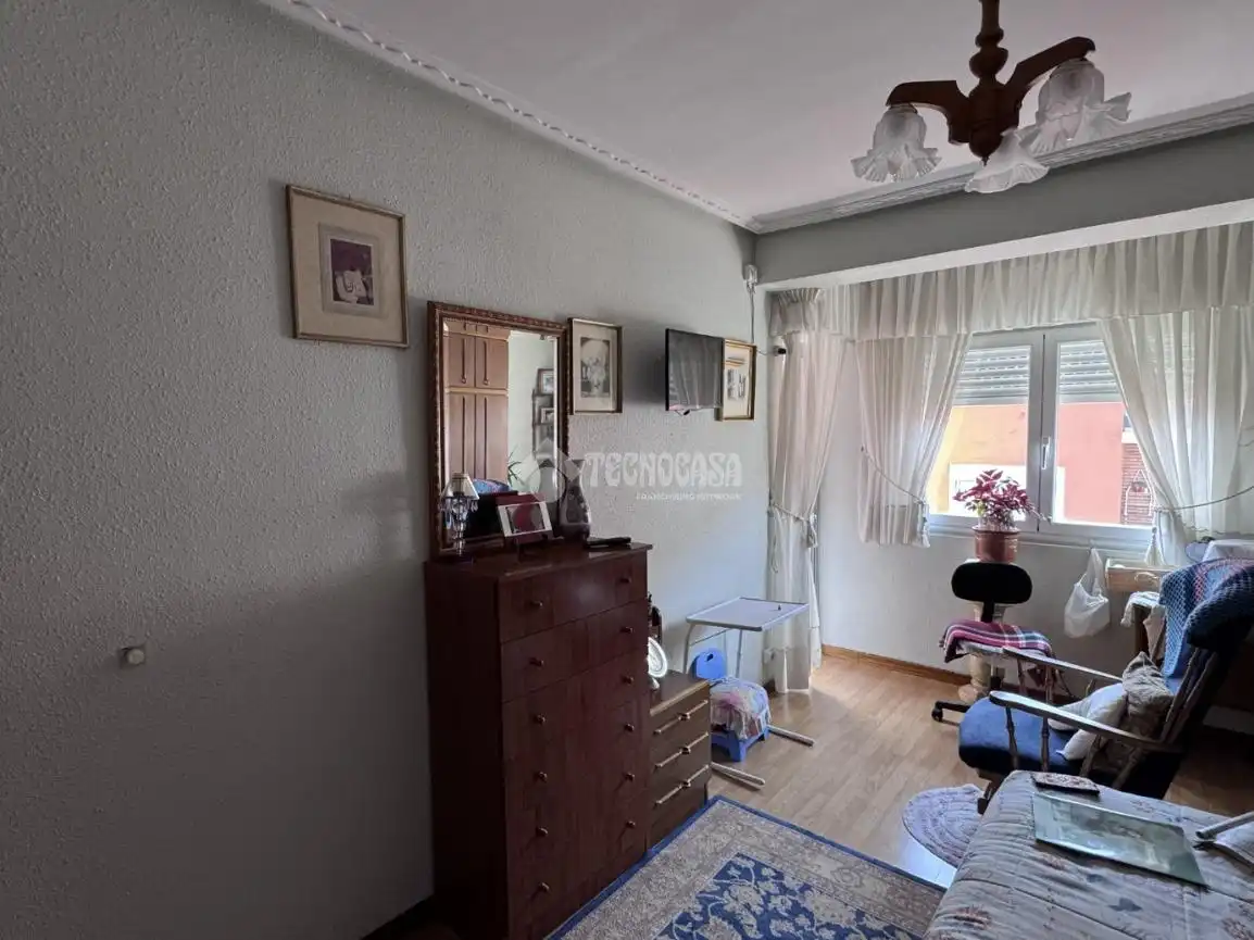 Habitación de Piso en venta en León Capital  con Calefacción, Parquet y Trastero