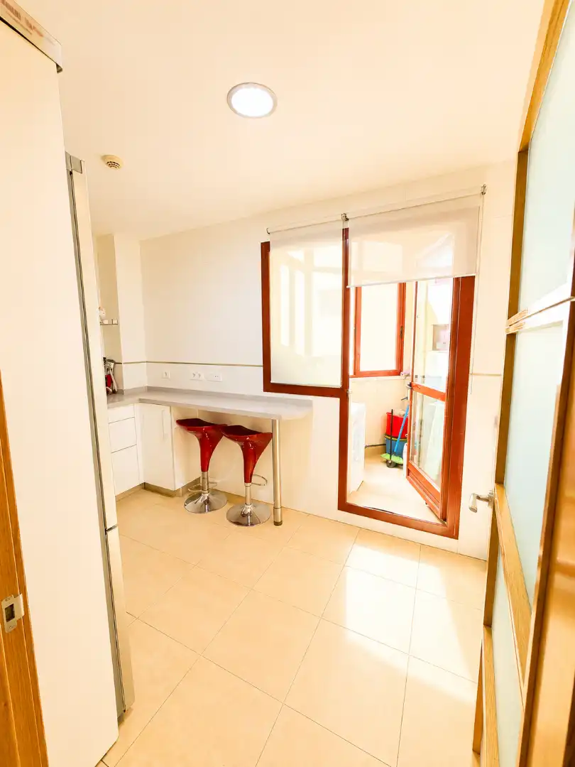 Kitchen of Flat for sale in Sevilla  with Air Conditioner and Community pool