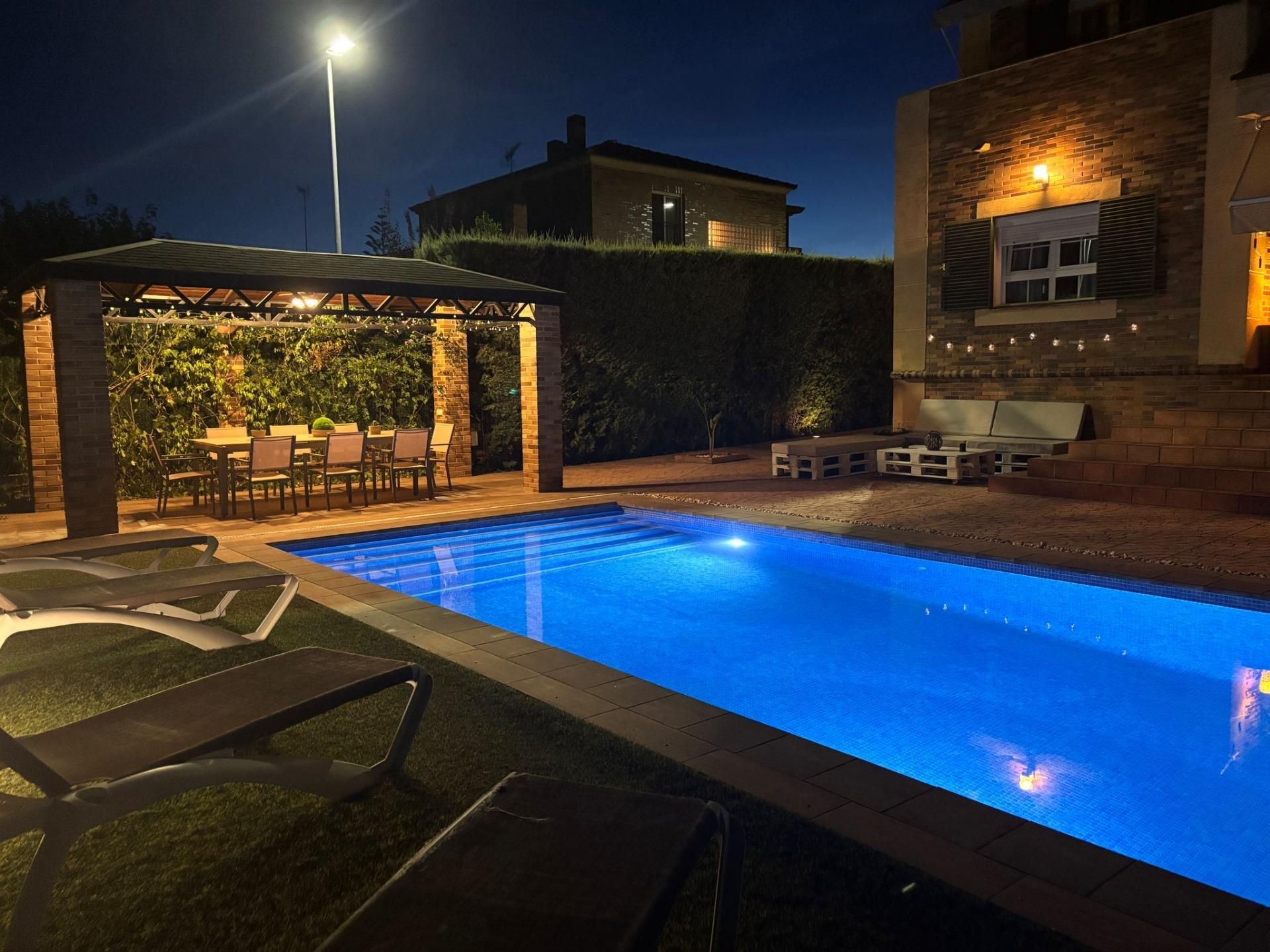 Piscina de Casa o xalet en venda en Badajoz Capital amb Aire condicionat, Calefacció i Jardí privat