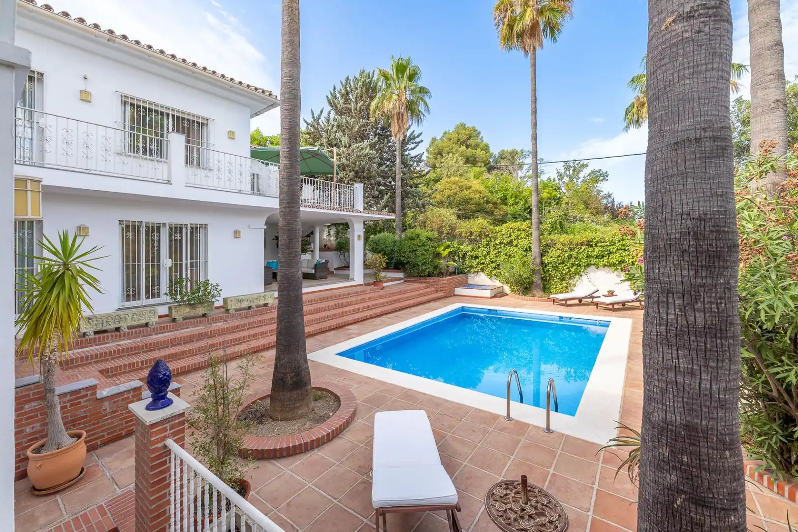 Vista exterior de Casa o xalet en venda en Alhaurín El Grande amb Aire condicionat, Calefacció i Jardí privat