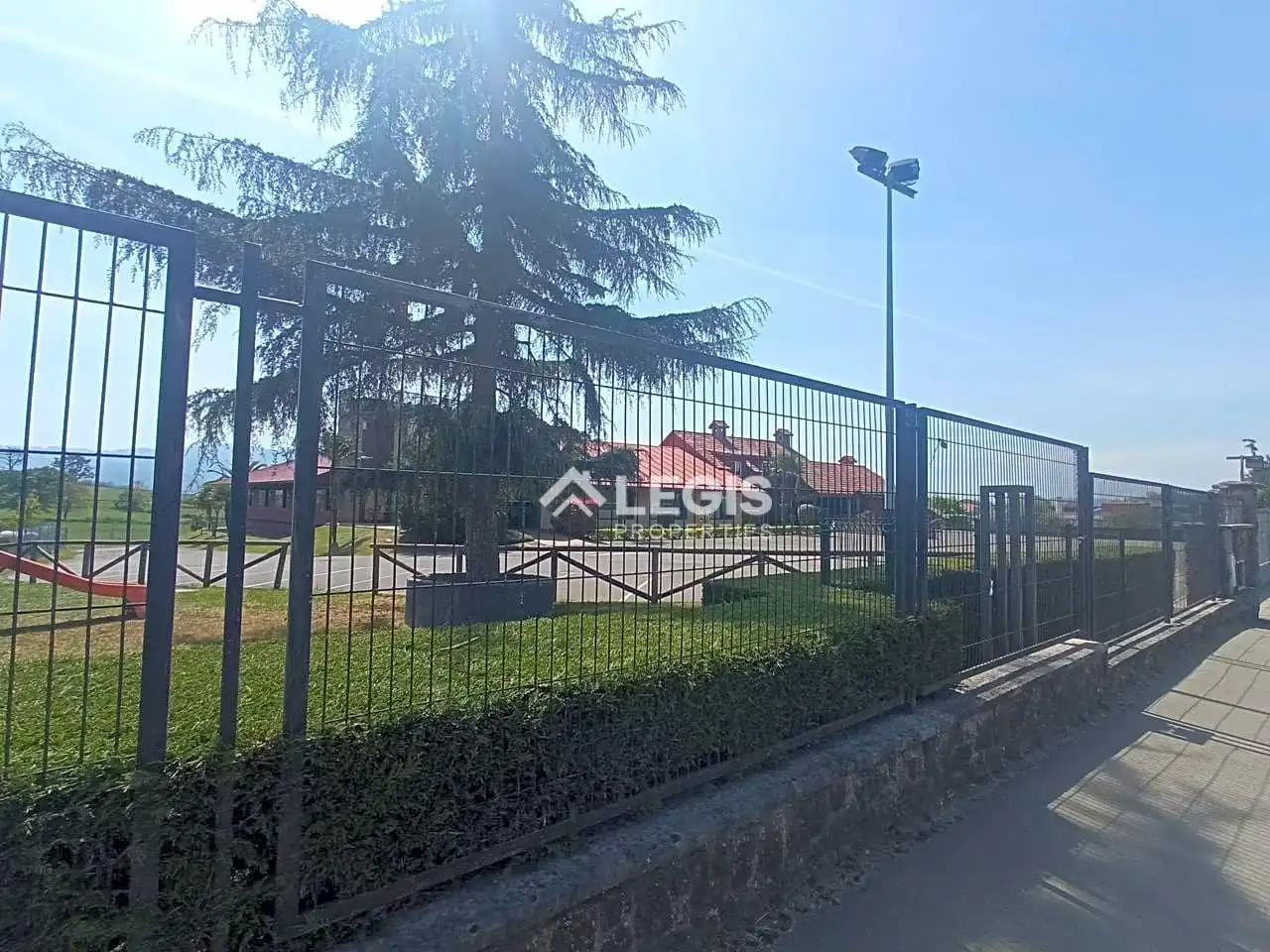 Edificio en venta en Llanera
