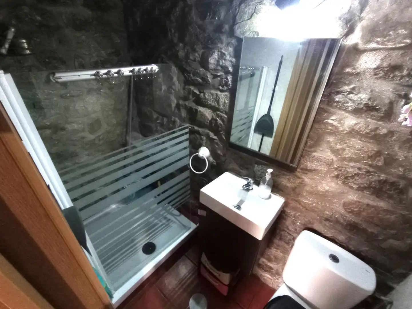 Badezimmer von Einfamilien-Reihenhaus zum Verkauf in Boca de Huérgano mit Heizung