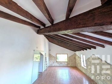 Country house with balcony for sale in CV-41