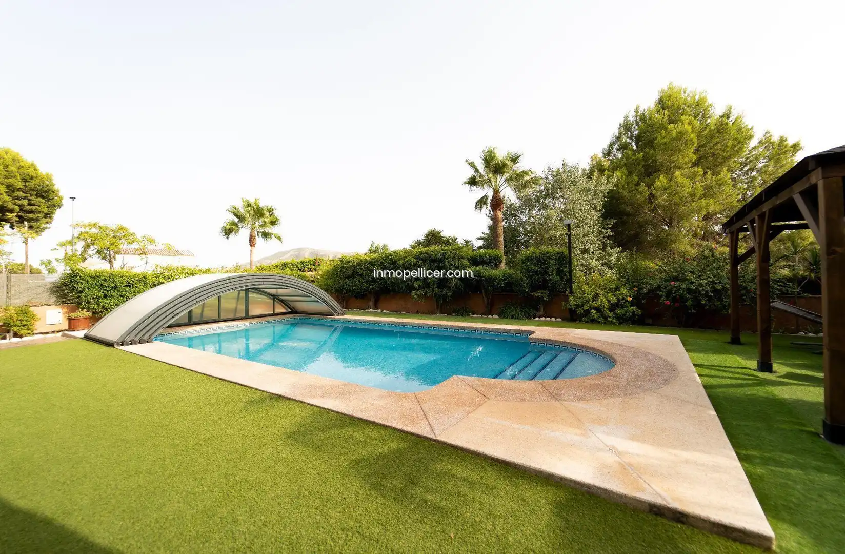 Schwimmbecken von Haus oder Chalet zum Verkauf in L'Alfàs del Pi mit Klimaanlage, Heizung und Privatgarten