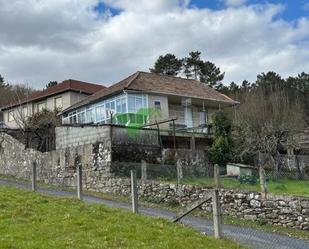 Vista exterior de Casa o xalet en venda en O Carballiño   amb Calefacció, Jardí privat i Terrassa