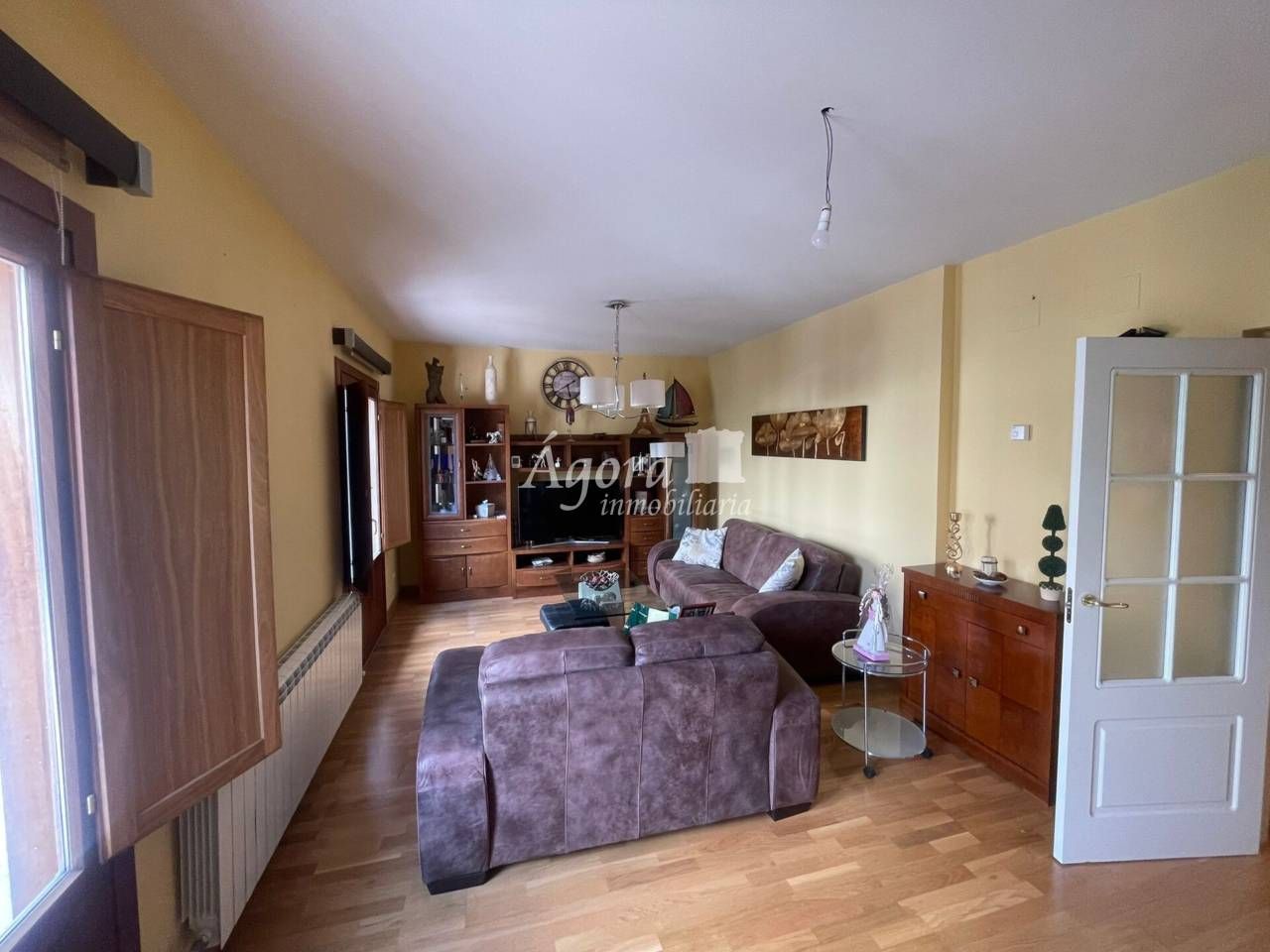 Living room of Flat for sale in Valladolid Capital  with Heating, Parquet flooring and Balcony