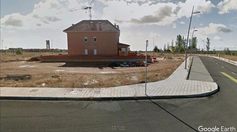 Parcela 2.4 de 265 m2 para construcción de vivienda unifamiliar ubicada, haciendo esquina entre las calles Malvasía y Garnacha, en
