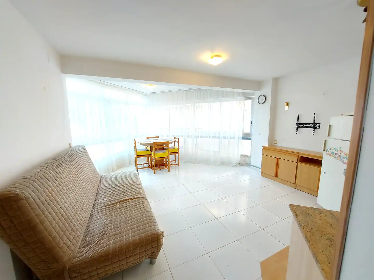 Sala de estar de Piso en venta en Castell d'Aro, Platja d'Aro i s'Agaró con Amueblado, Horno y Lavadora