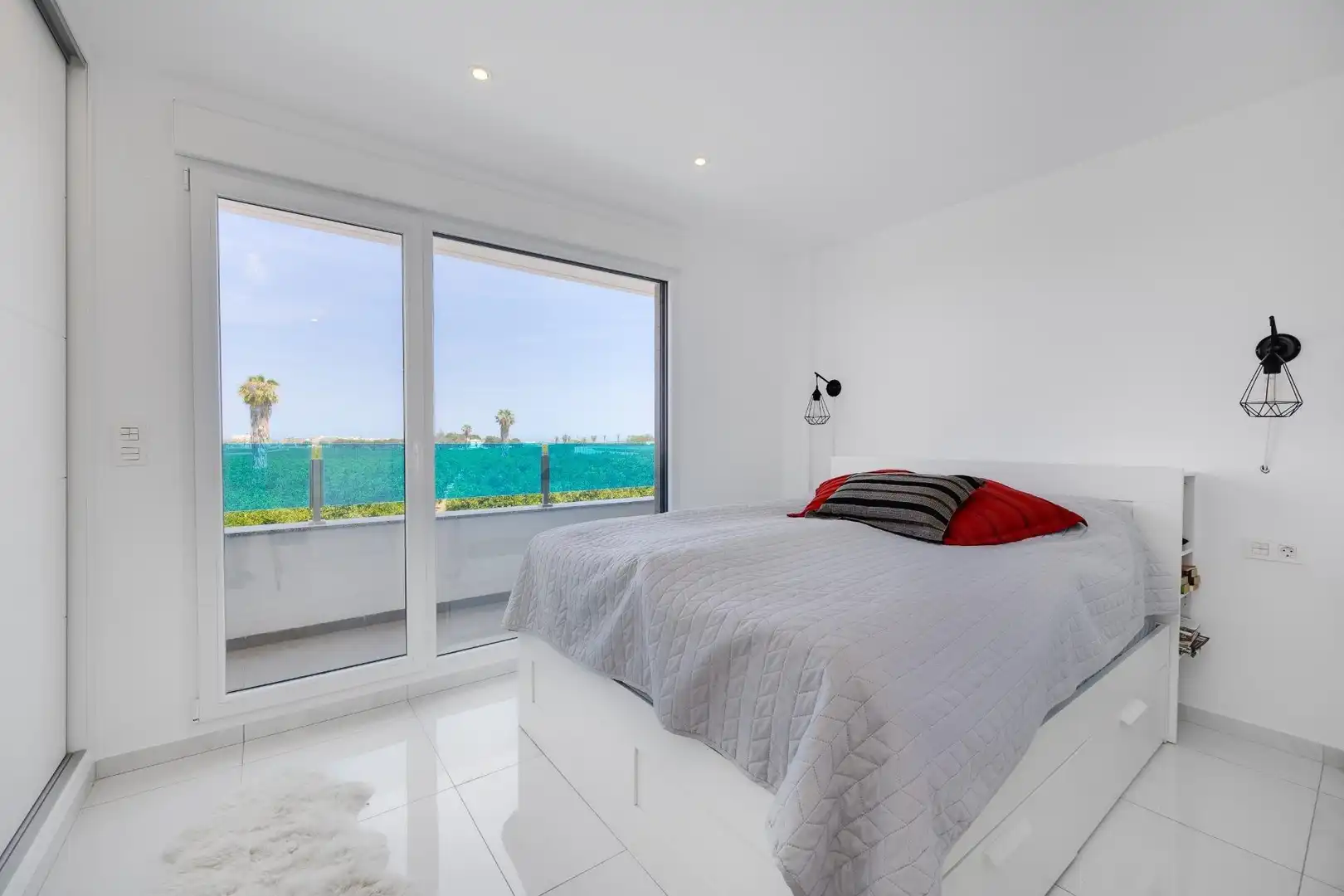 Schlafzimmer von Einfamilien-Reihenhaus zum Verkauf in Torrevieja mit Klimaanlage, Heizung und Terrasse