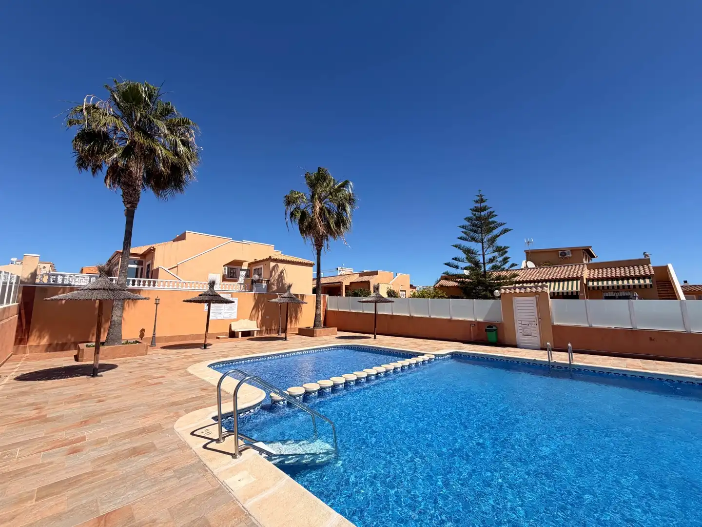 Adosado con piscina en venta en Orihuela Costa