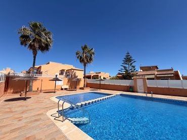 Maison mitoyenne avec piscine à vendre à Orihuela Costa