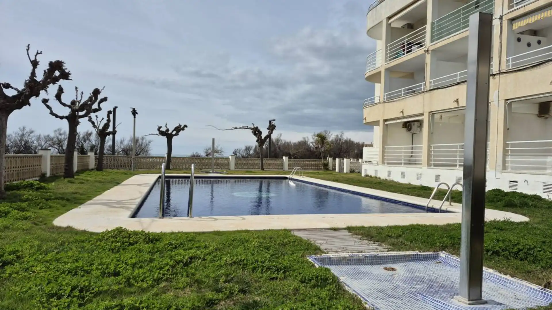 Piscina de Apartamento en venta en Cubelles con Terraza, Trastero y Amueblado