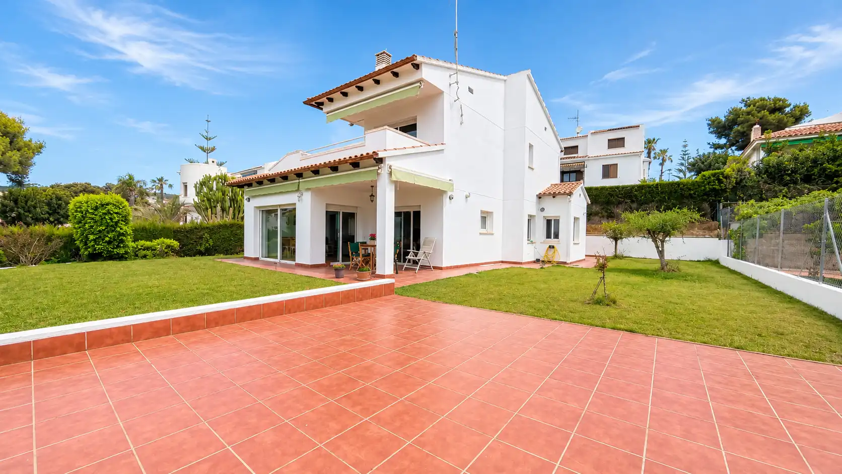 Vista exterior de Casa o chalet en venta en Cunit con Aire acondicionado, Jardín privado y Terraza