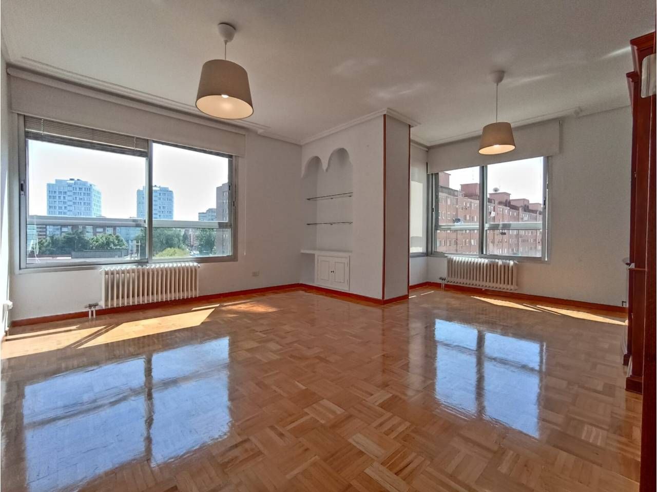 Sala de estar de Piso en venta en Burgos Capital con Calefacción, Parquet y Trastero