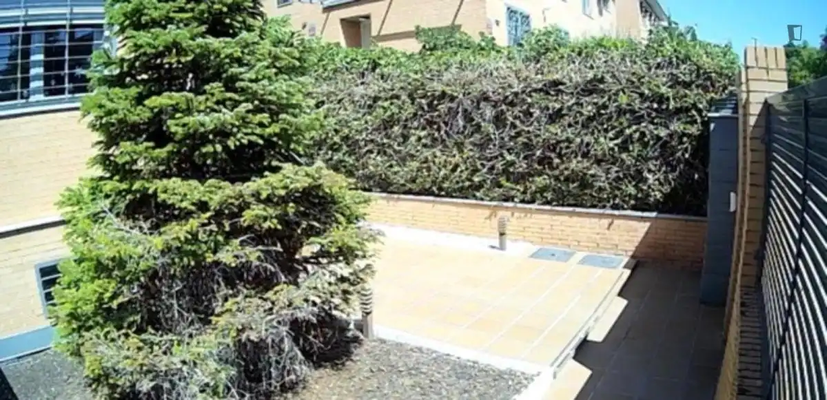 Jardín de Casa o chalet para compartir en Arroyomolinos (Madrid) con Amueblado, Horno y Internet