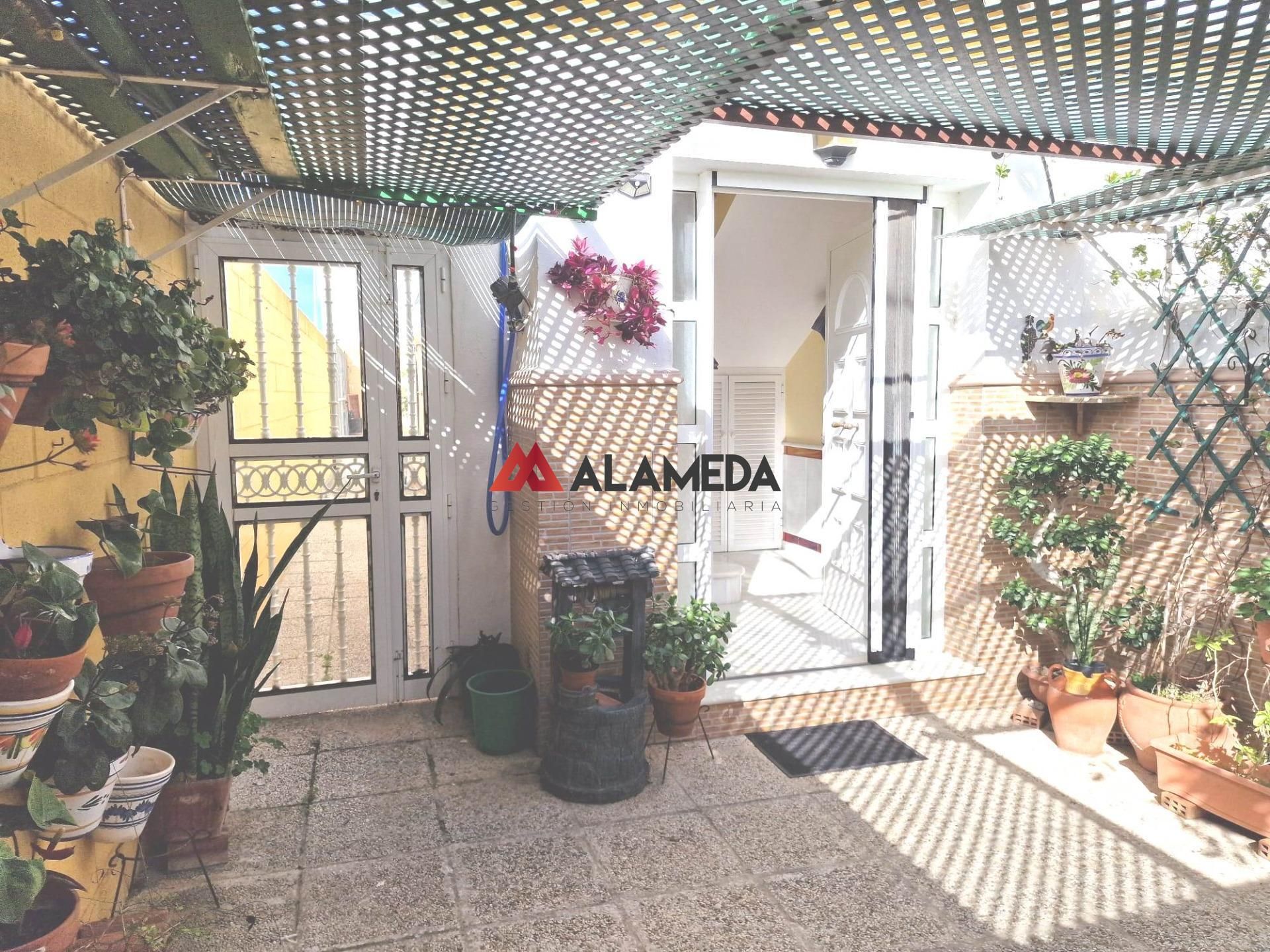 Exterior view of House or chalet for sale in Chiclana de la Frontera  with Heating, Storage room and Balcony