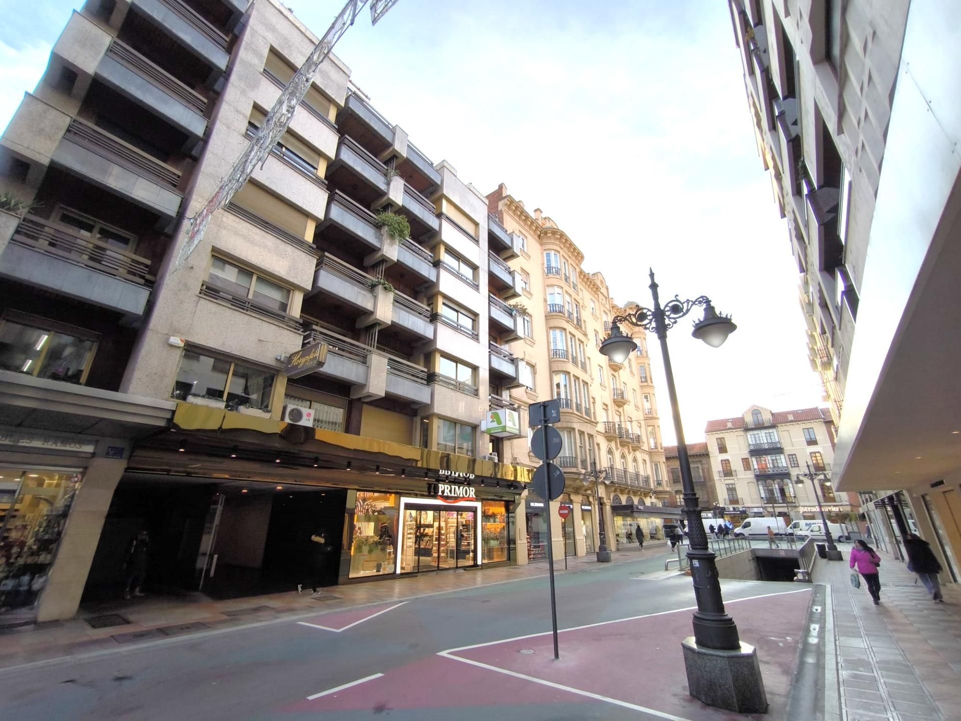 Exterior view of Flat for sale in León Capital   with Heating and Terrace