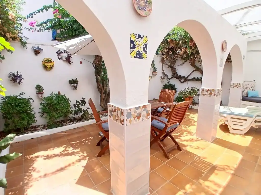 Terrasse von Einfamilien-Reihenhaus zum Verkauf in Fuengirola mit Klimaanlage, Terrasse und Möbliert