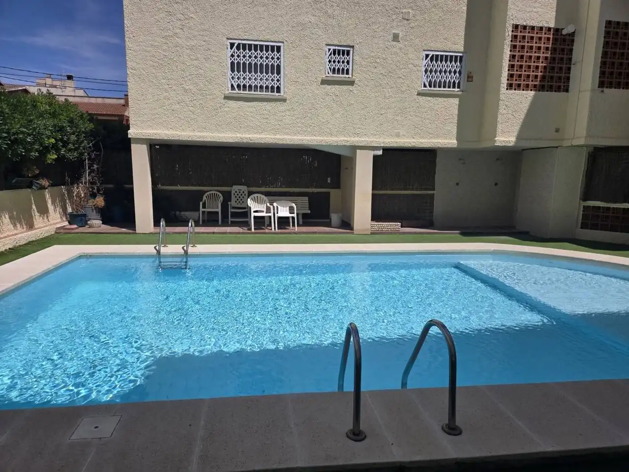 Schwimmbecken von Wohnung zum Verkauf in Cubelles mit Heizung, Parkett und Abstellraum