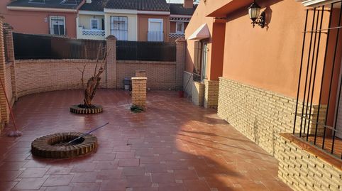 Foto 3 de Casa adosada de alquiler en Calle Manzanilla, Gines, Sevilla