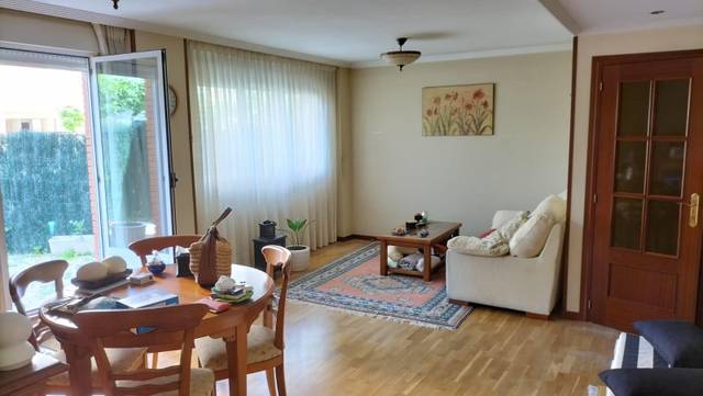 Casa adosada en Venta en Villamuriel de Cerrato