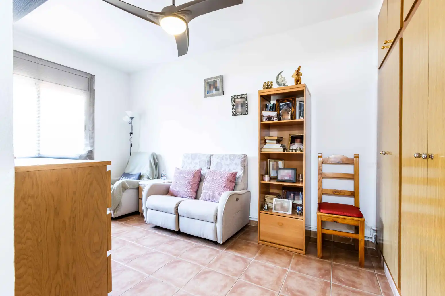 Sala d'estar de Casa o xalet en venda en Viladecavalls amb Jardí privat i Moblat