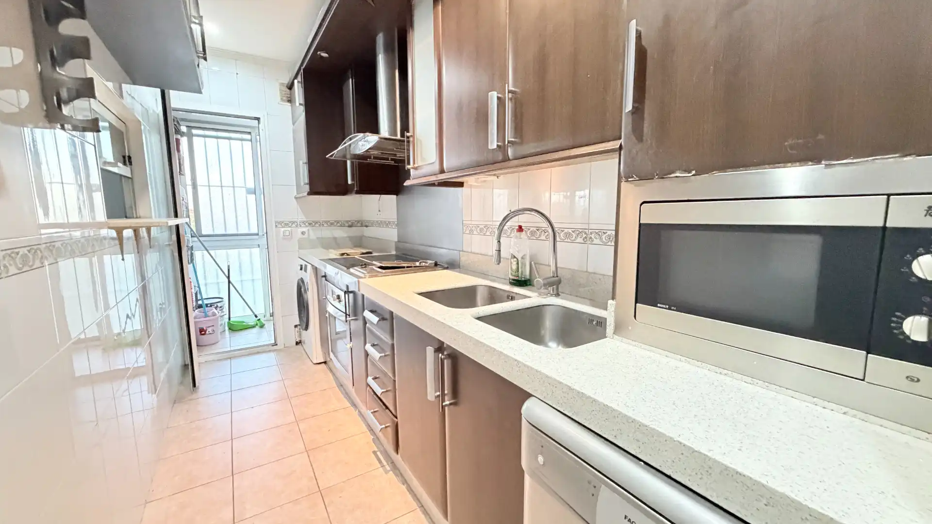 Kitchen of Flat for sale in  Sevilla Capital  with Air Conditioner, Storage room and Community pool