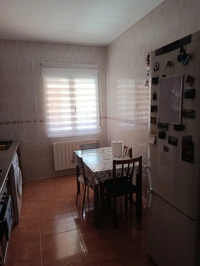 Cuina de Casa adosada en venda en Mota del Cuervo amb Calefacció, Terrassa i Moblat