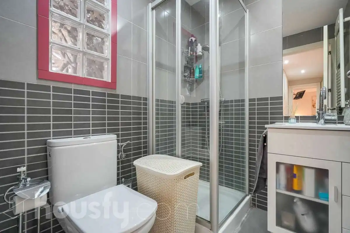 Baño de Ático en venta en Madrid con Terraza, Trastero y Piscina comunitaria