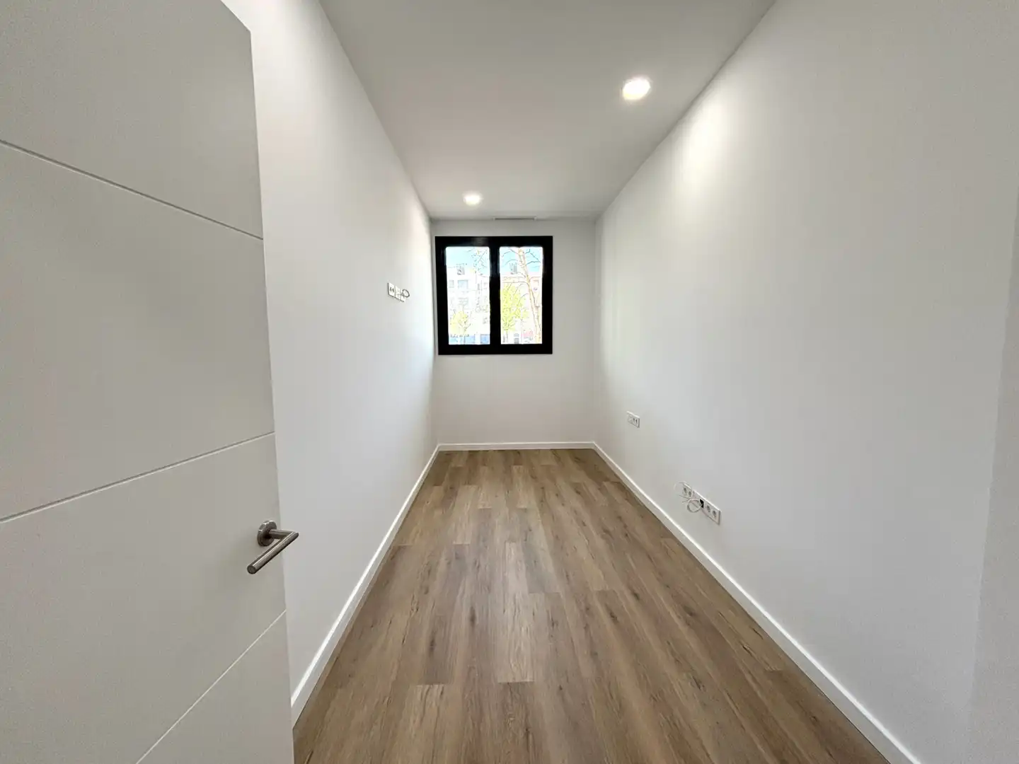 Bedroom of Flat for sale in Girona  with Air Conditioner, Heating and Parquet flooring
