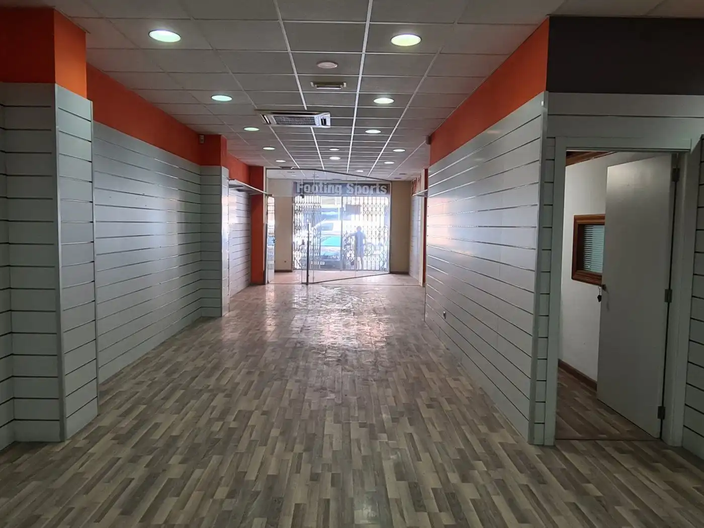 Local comercial de lloguer a Carrer de Covadonga, imagen 3