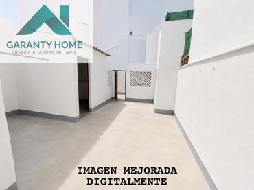 House with balcony for sale in Torredonjimeno