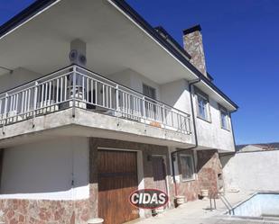 Vista exterior de Casa o xalet en venda en Cuadros amb Calefacció, Terrassa i Traster