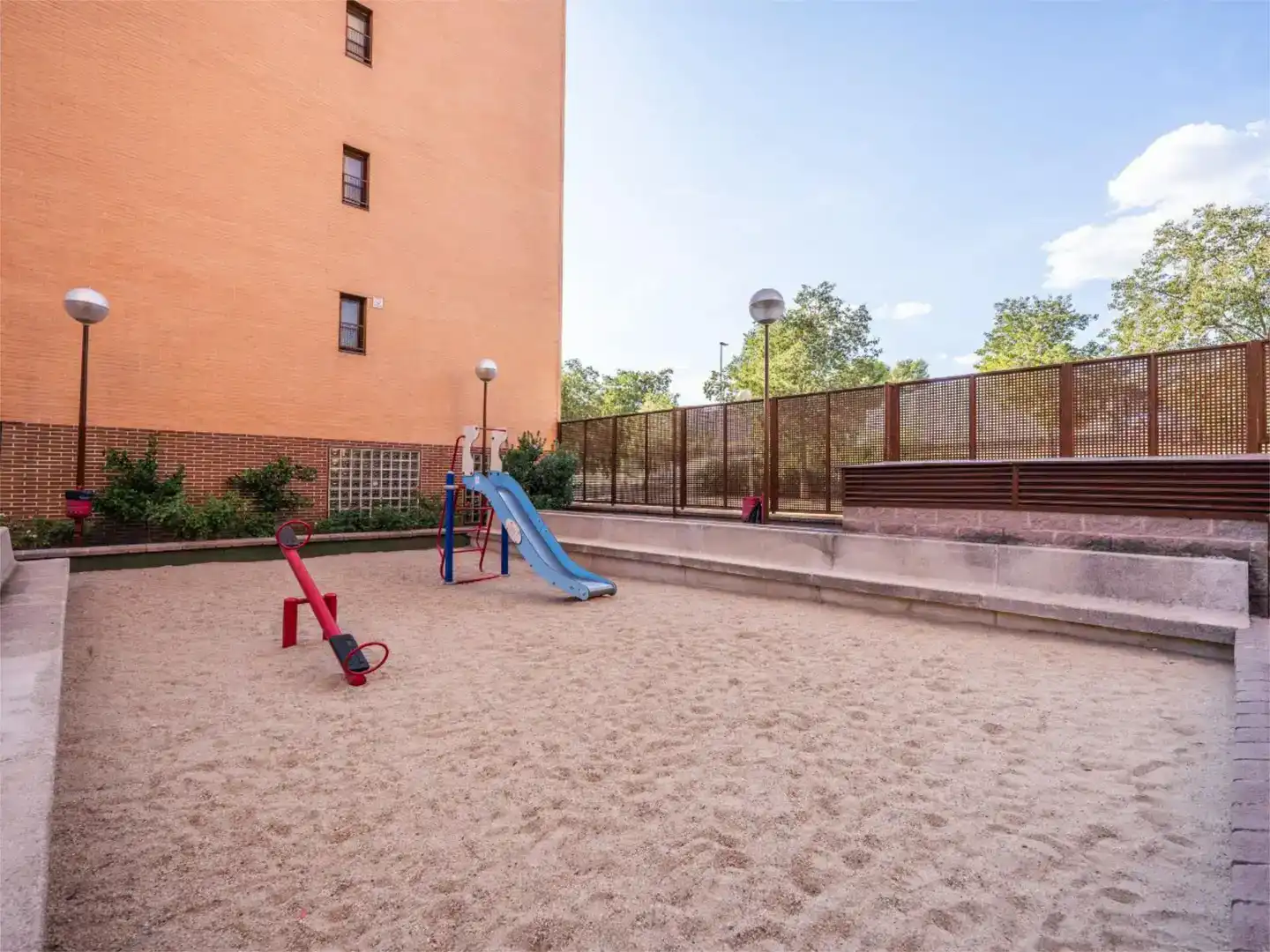 Parkplatz von Wohnung zur Miete in  Madrid Capital mit Schwimmbad