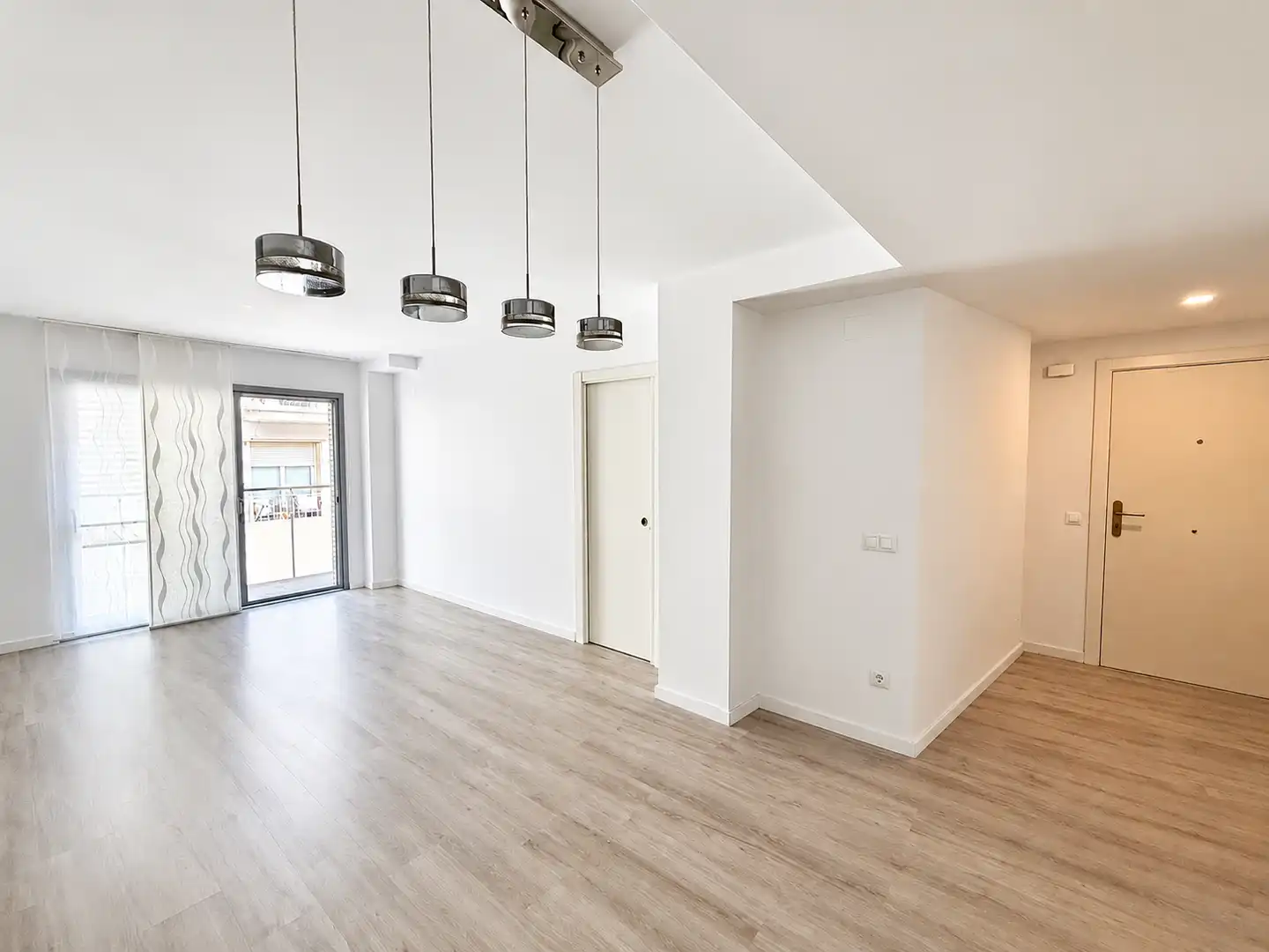 Dúplex en venta en Cornellà de Llobregat con Terraza, Trastero y Balcón