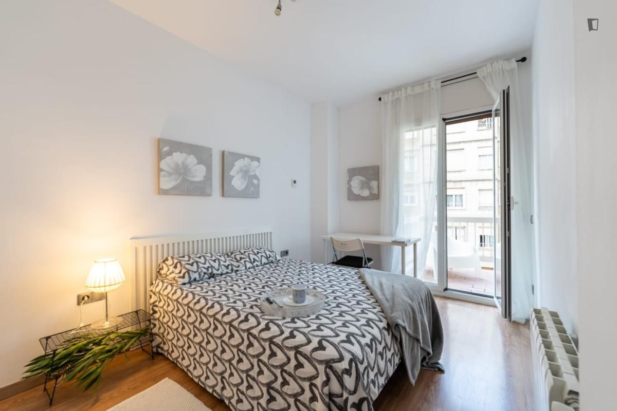 Dormitori de Apartament per a compartir en  Barcelona Capital amb Calefacció, Moblat i Forn