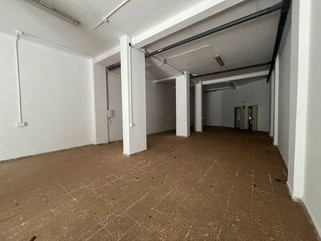 Local comercial en Venta en Calle Salitre en Perchel Sur - Plaza de Toros Vieja