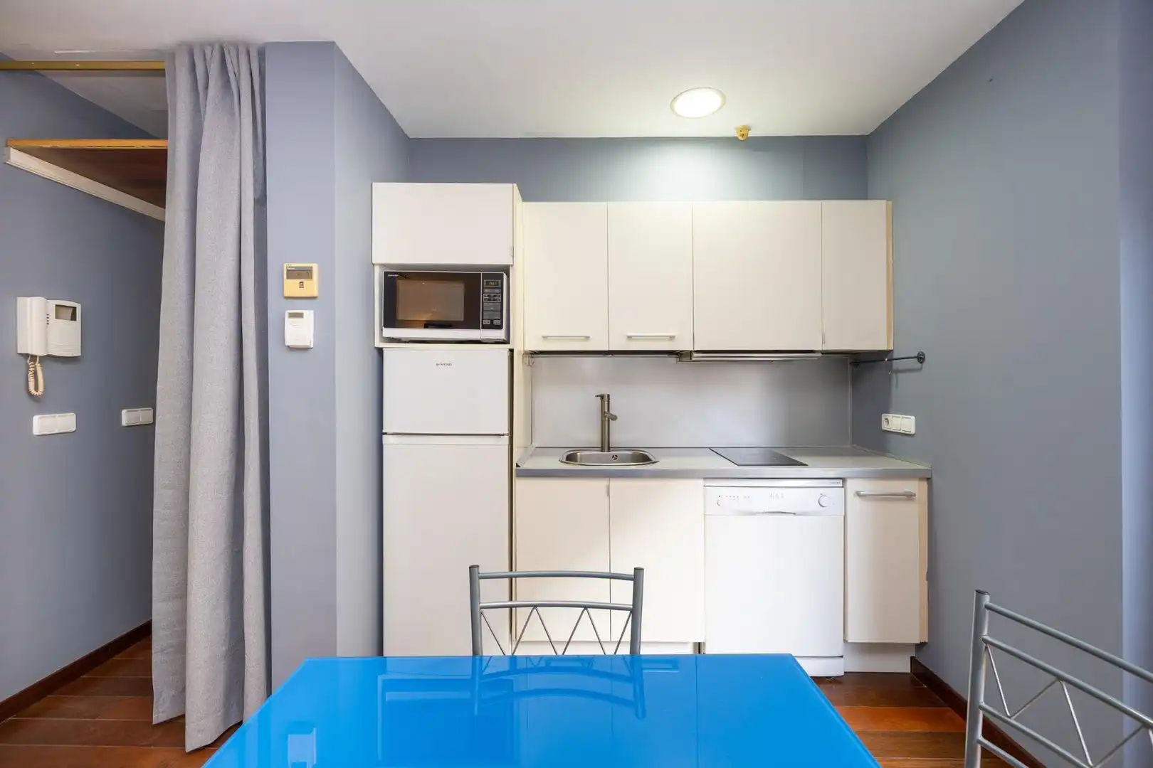 Cuina de Apartament en venda en Granada amb Aire condicionat, Calefacció i Jardí privat