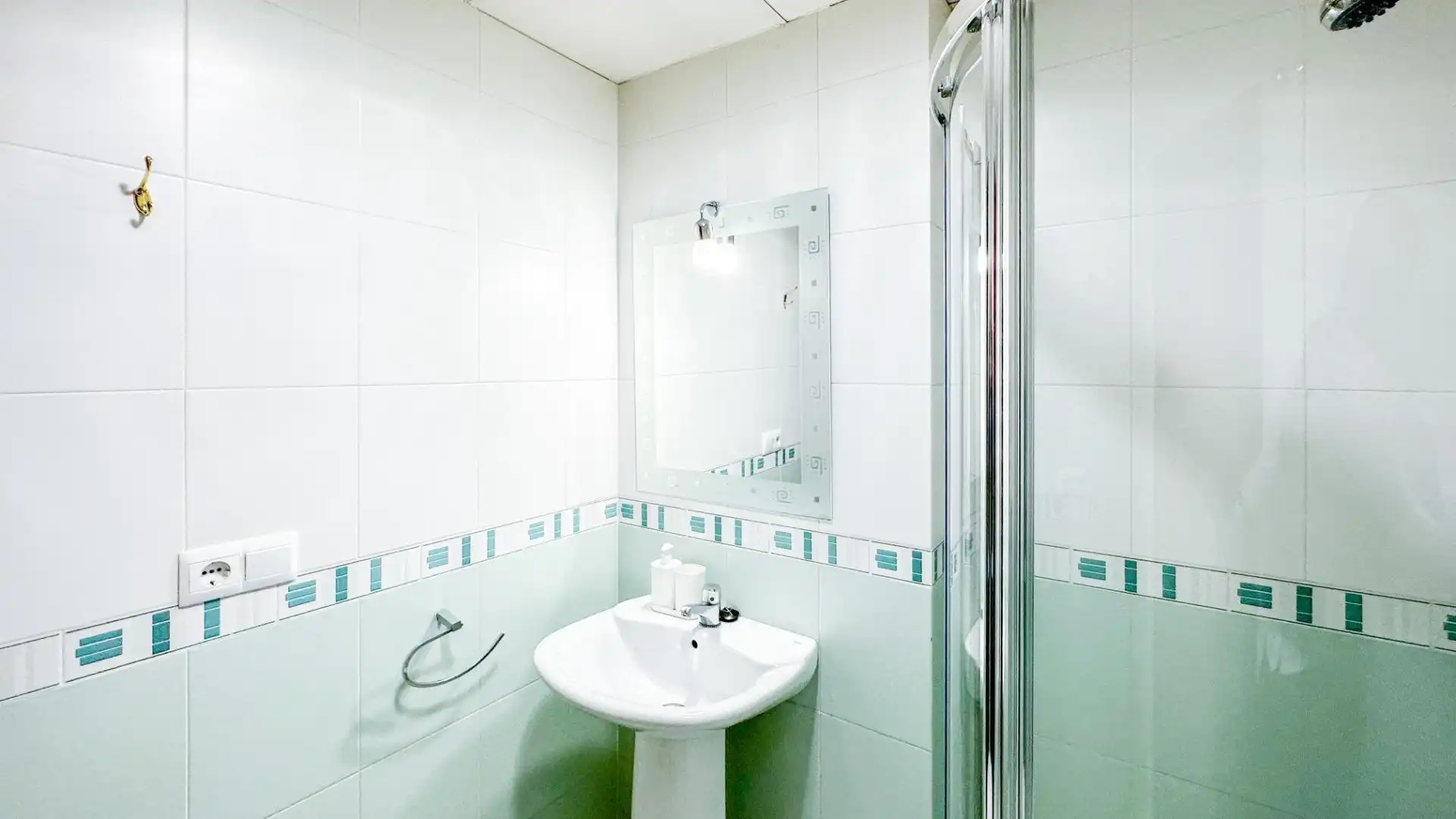 Baño de Ático de alquiler en Rincón de la Victoria con Aire acondicionado, Calefacción y Jardín privado