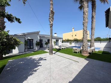Villa con piscina in vendita a Playa del Acequión, Náufragos y Rocío del Mar