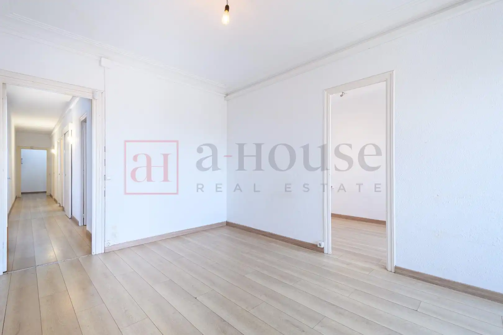 Wohnzimmer von Wohnung zum Verkauf in Barcelona mit Klimaanlage und Heizung