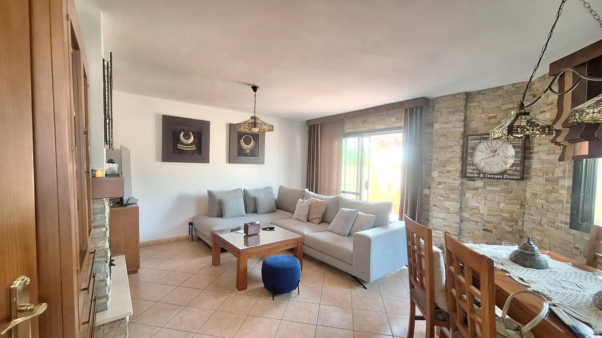 Sala d'estar de Casa adosada en venda en Estepona amb Terrassa