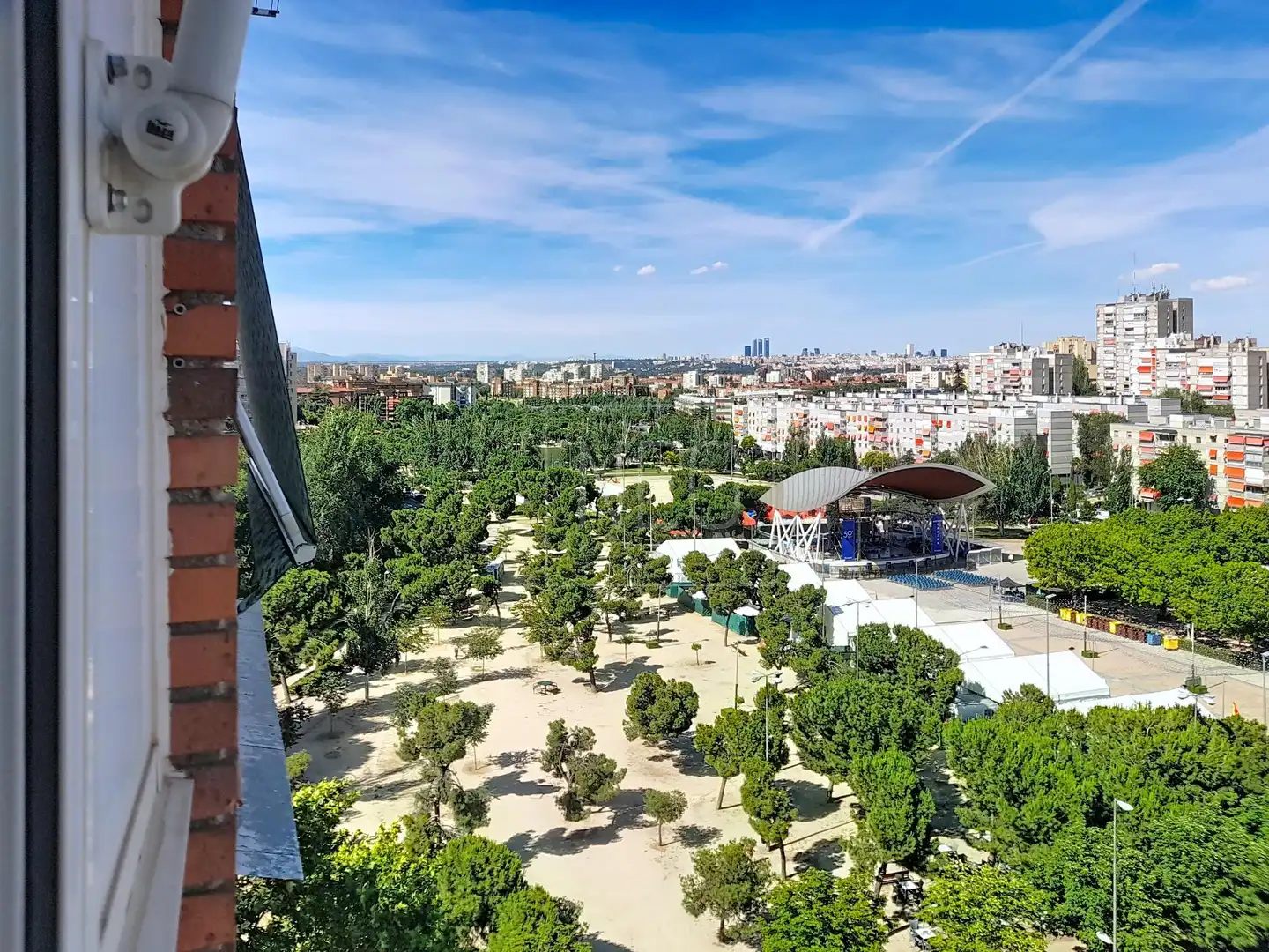 Vista exterior de Pis en venda en Madrid amb Calefacció, Parquet i Terrassa