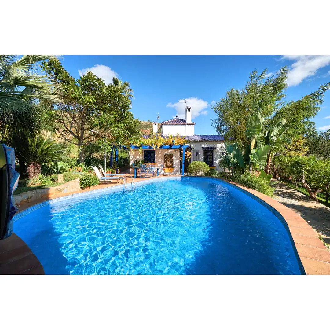 House with pool for sale in Estepona Pueblo