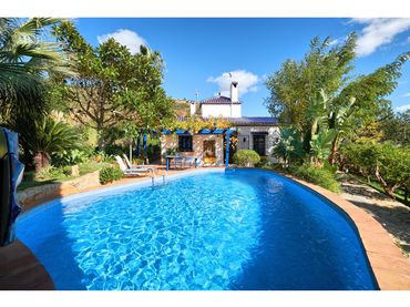 House with pool for sale in Estepona Pueblo
